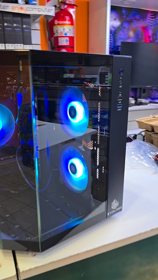 Post 1 by Enjoycomputer "Tienda Gamer" on Instagram (video)