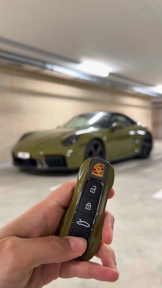 Post 2 by Centre Porsche Lausanne on Instagram (video)