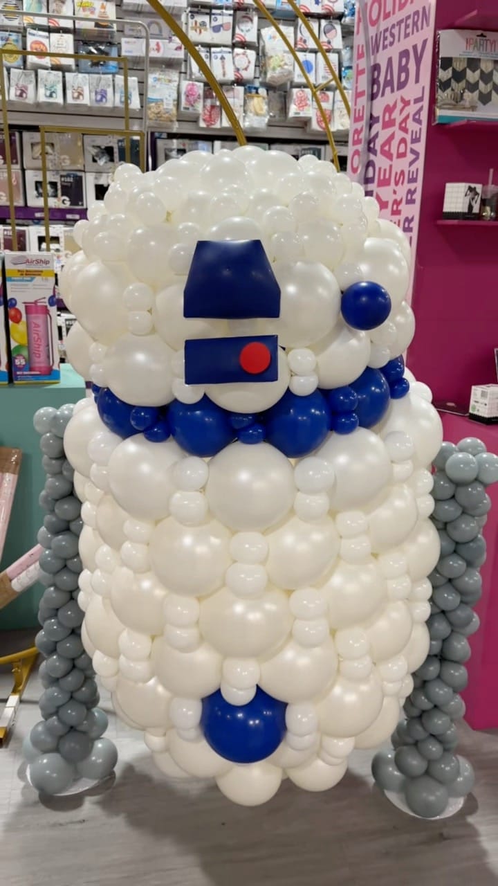 Post 4 by Magalata Balloons | Event Decor Miami on Instagram (video)