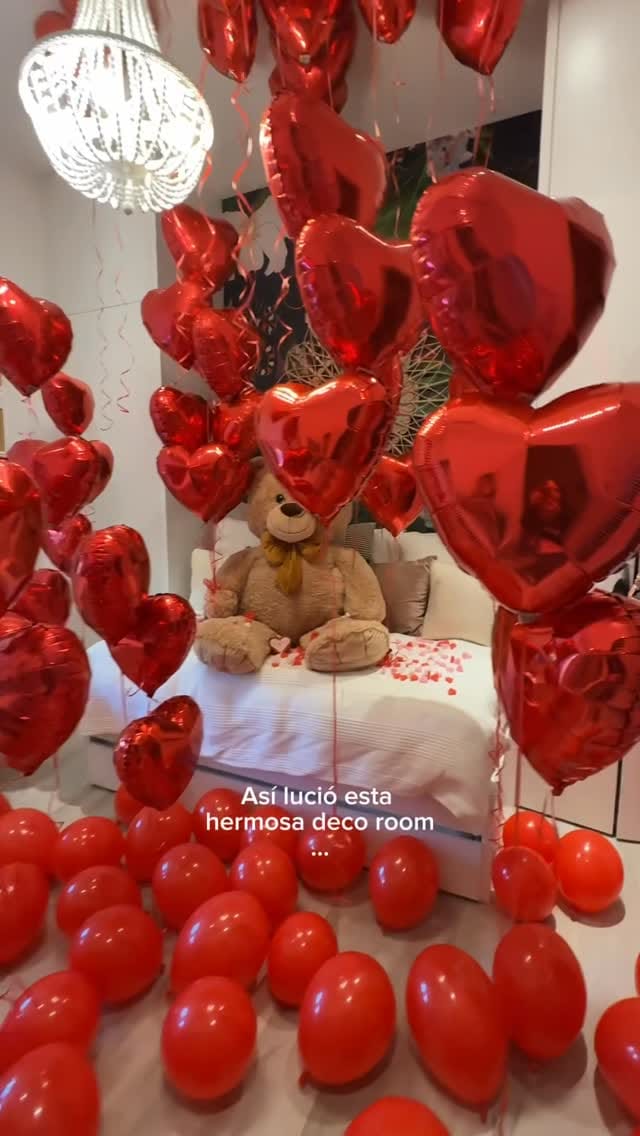 Post 6 by Magalata Balloons | Event Decor Miami on Instagram (video)