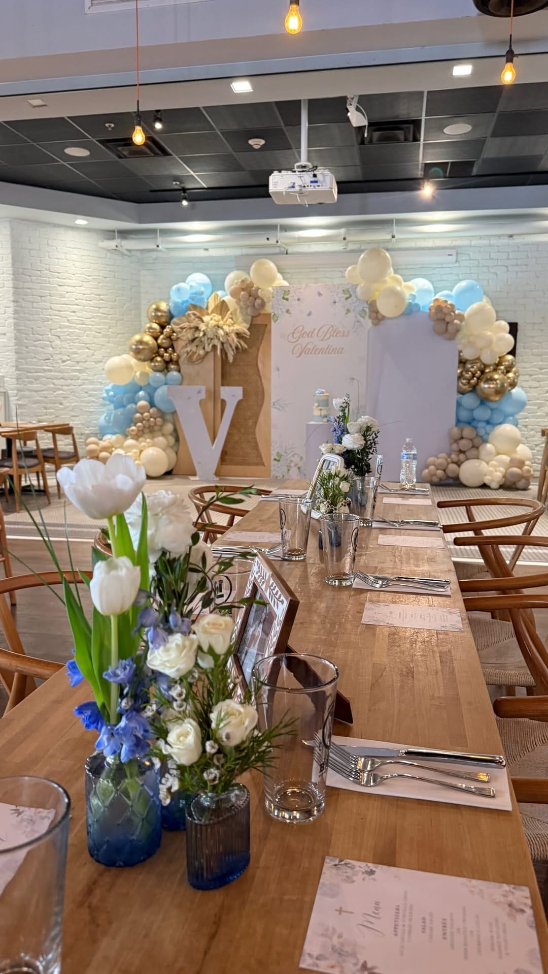 Post 3 by Magalata Balloons | Event Decor Miami on Instagram (video)