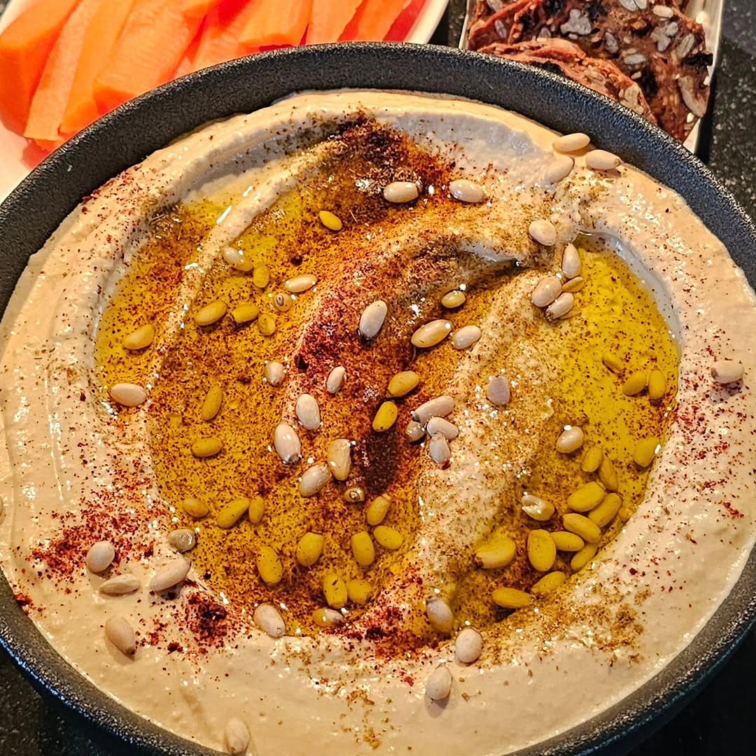 Post 10 by Hummuzz Foods on Instagram (image)