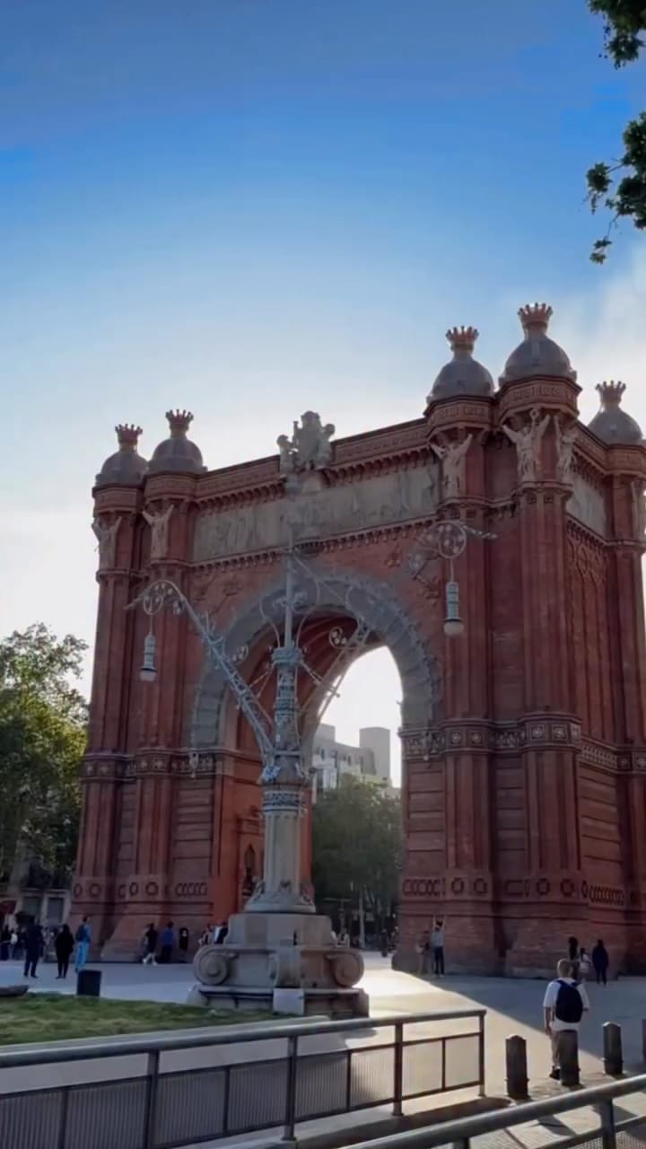 Post 3 by 🌙LALI on Instagram (video)
