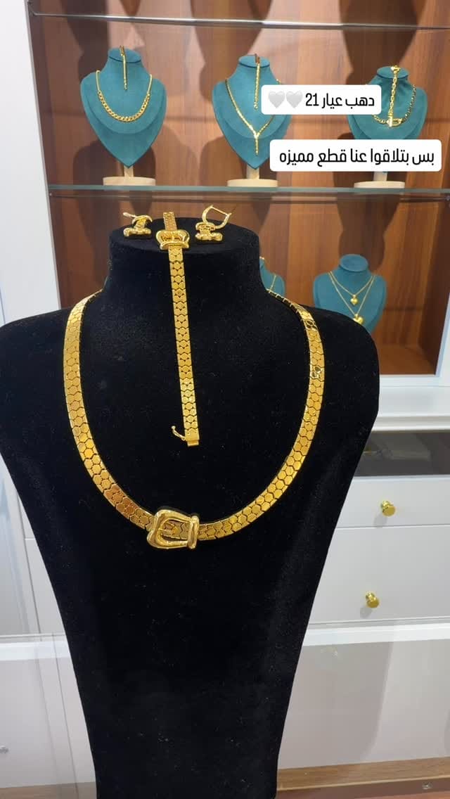 Post 5 by As U Wish 💎🌹flower and gold on Instagram (video)