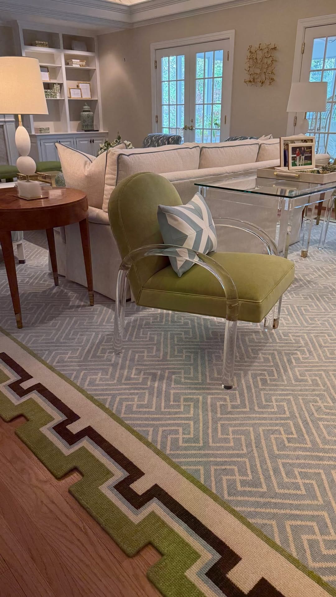 Post 4 by Kes Collections Rugs on Instagram (video)