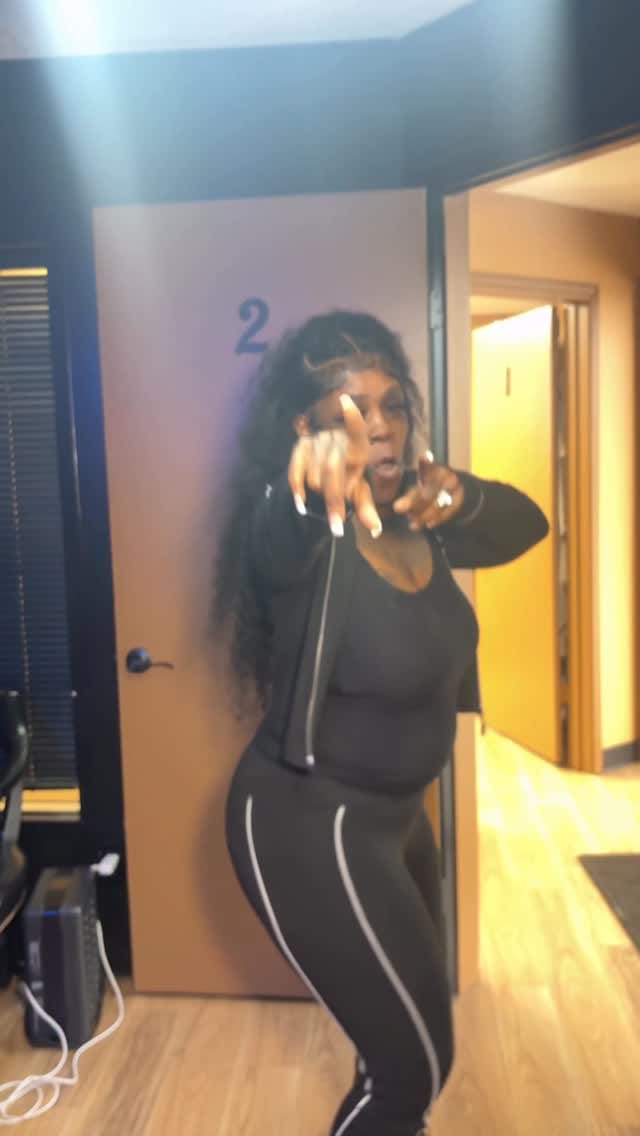 Post 6 by kia moss on Instagram (video)