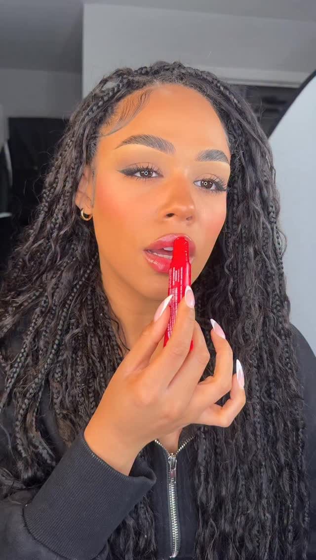 Post 8 by Mariah Noel on Instagram (video)