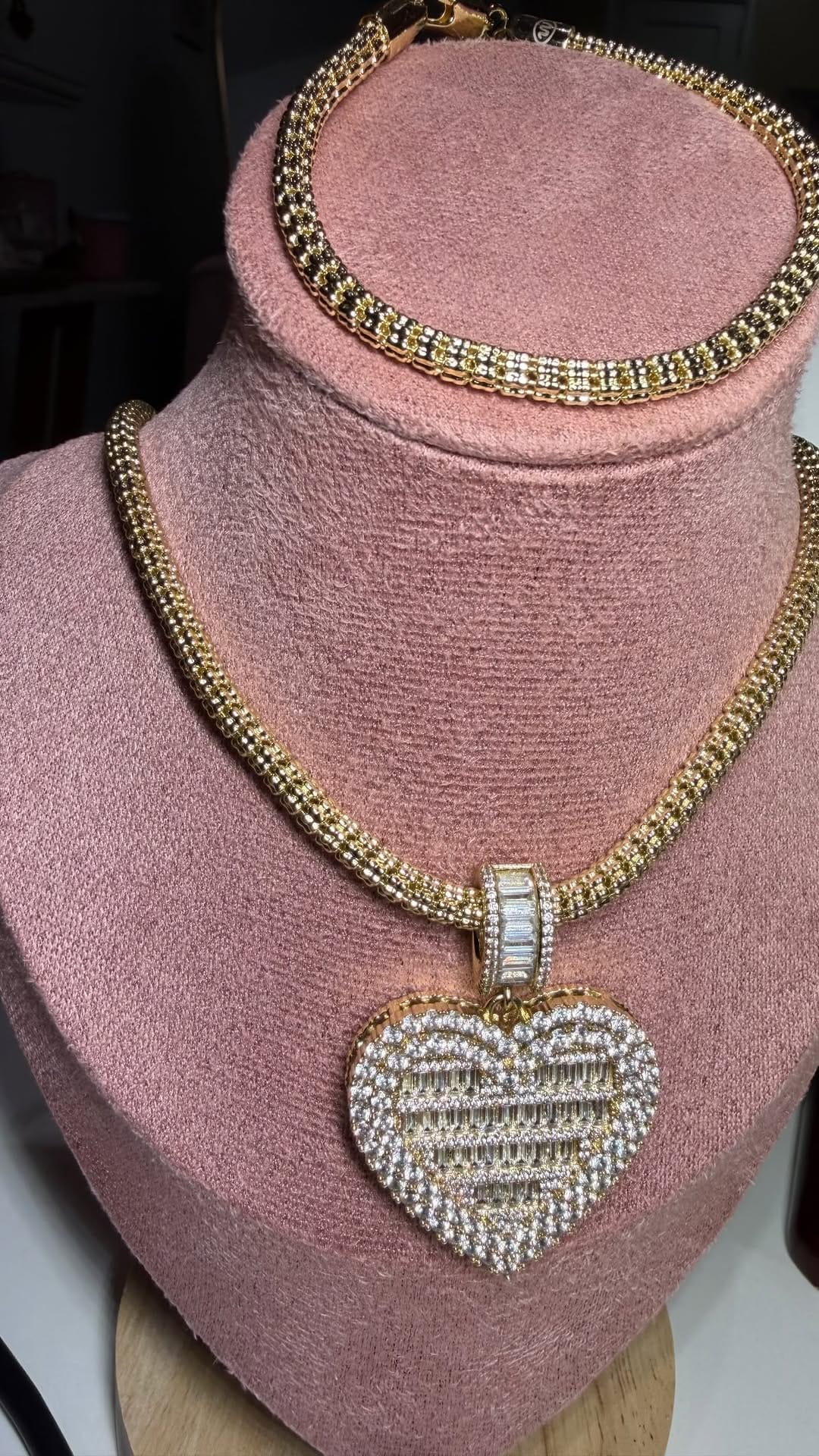 Post 5 by Angely Valdez on Instagram (video)