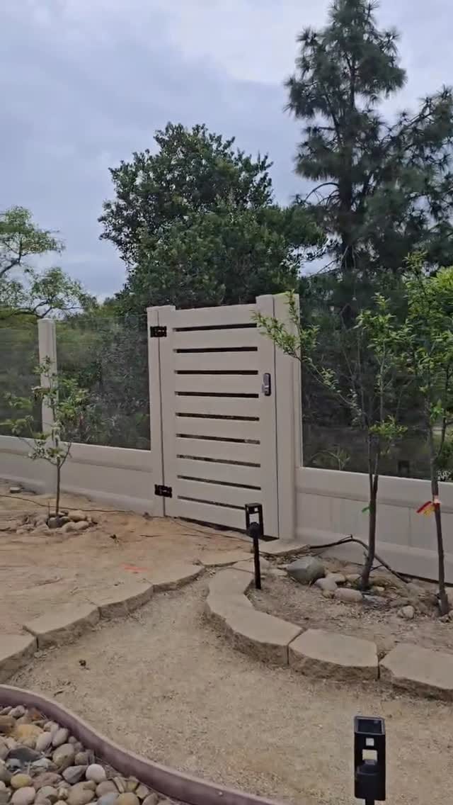 Post 6 by Vinyl Pro Fence on Instagram (video)
