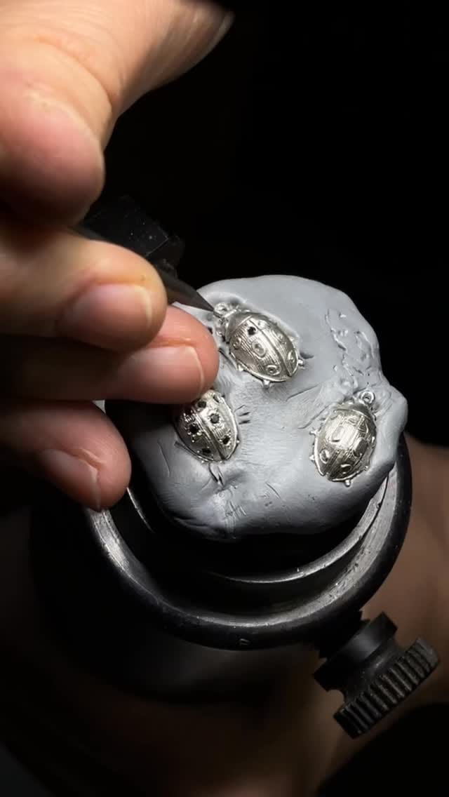 Post 4 by Leah Hollrock Fine Art & Jewelry on Instagram (video)