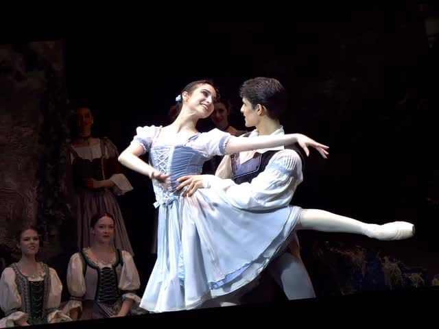 Post 1 by Laura Fernandez-Gromova on Instagram (video)