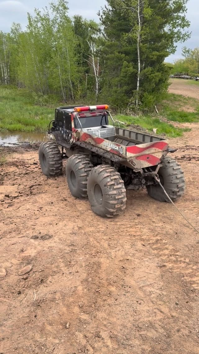 Post 3 by TUT TRUCK on Instagram (video)