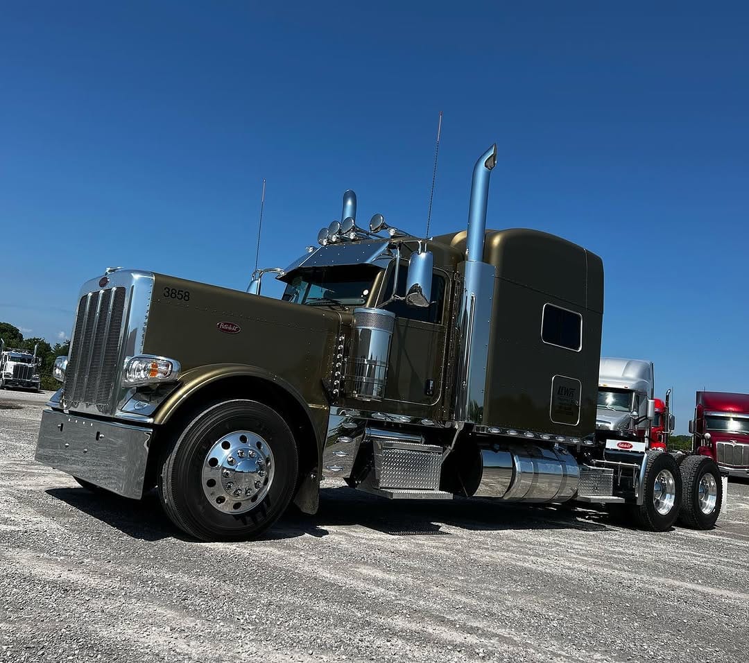 Post 6 by Fitzgerald Peterbilt on Instagram (image)