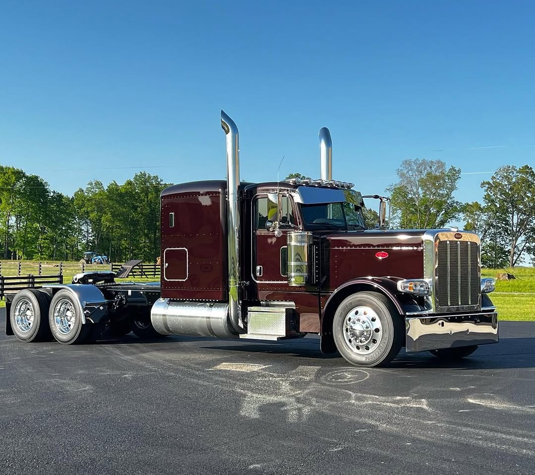 Post 9 by Fitzgerald Peterbilt on Instagram (image)
