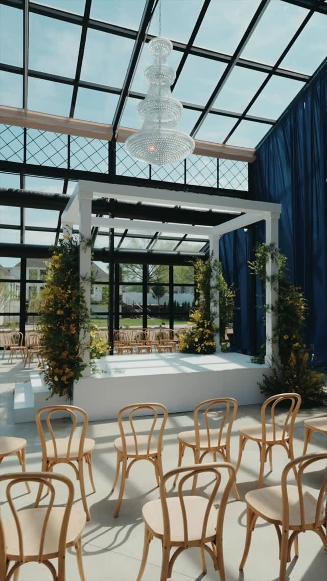 Post 1 by The Glasshouse at River Oaks on Instagram (video)