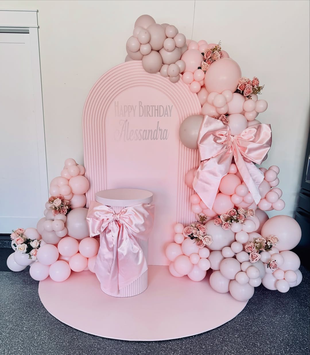 Post 1 by Laura's Balloons Decorations on Instagram (image)