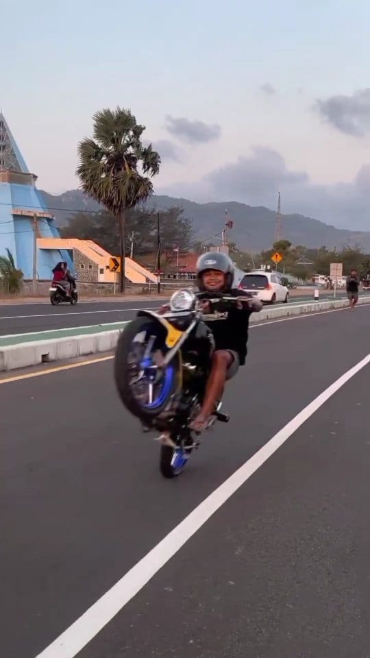 Post 1 by Kentiz_aja on Instagram (video)