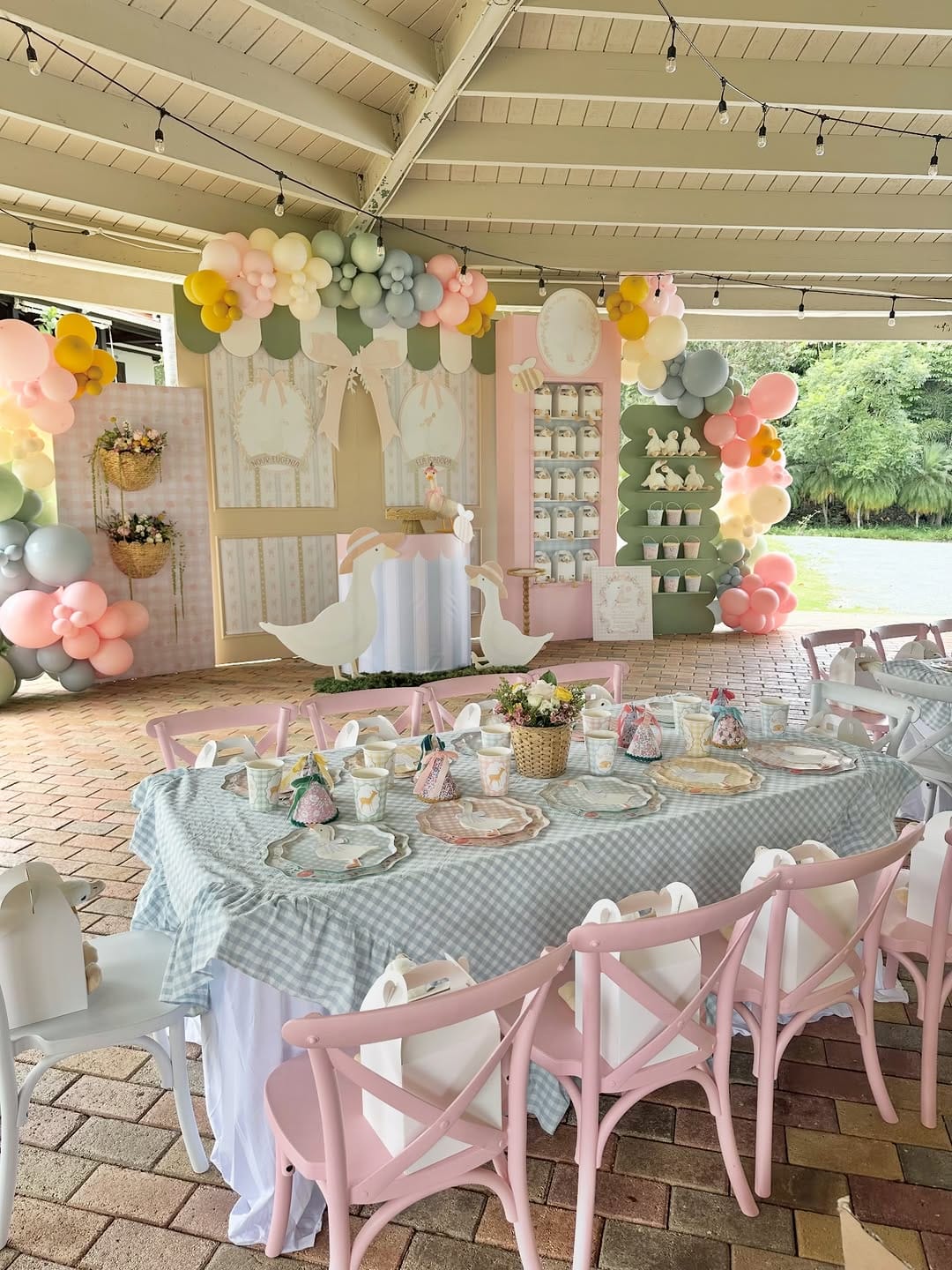 Post 8 by Artsy Party Styling on Instagram (carousel)