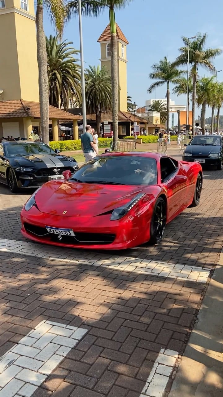 Post 10 by 🔰Super Carros na América on Instagram (video)