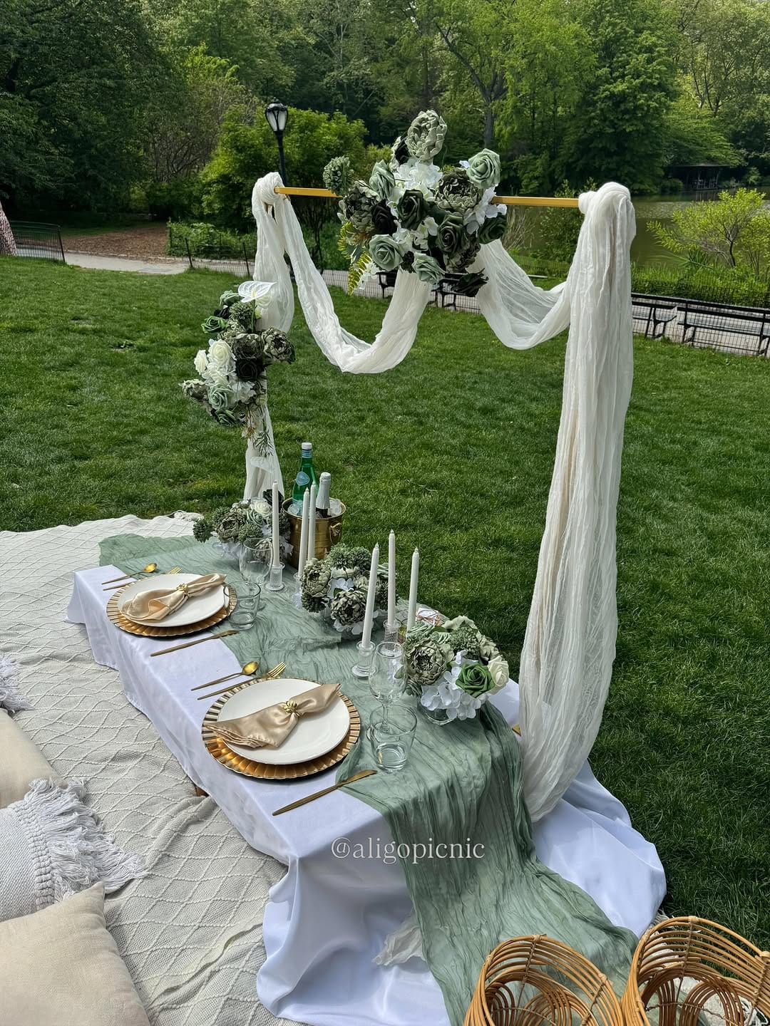 Post 2 by Aligo | luxury picnic & event on Instagram (carousel)