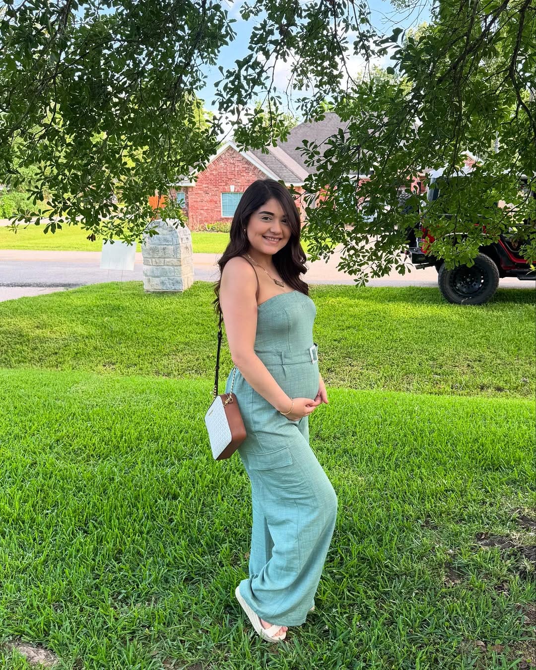 Post 10 by Jazmin Gonzales on Instagram (carousel)