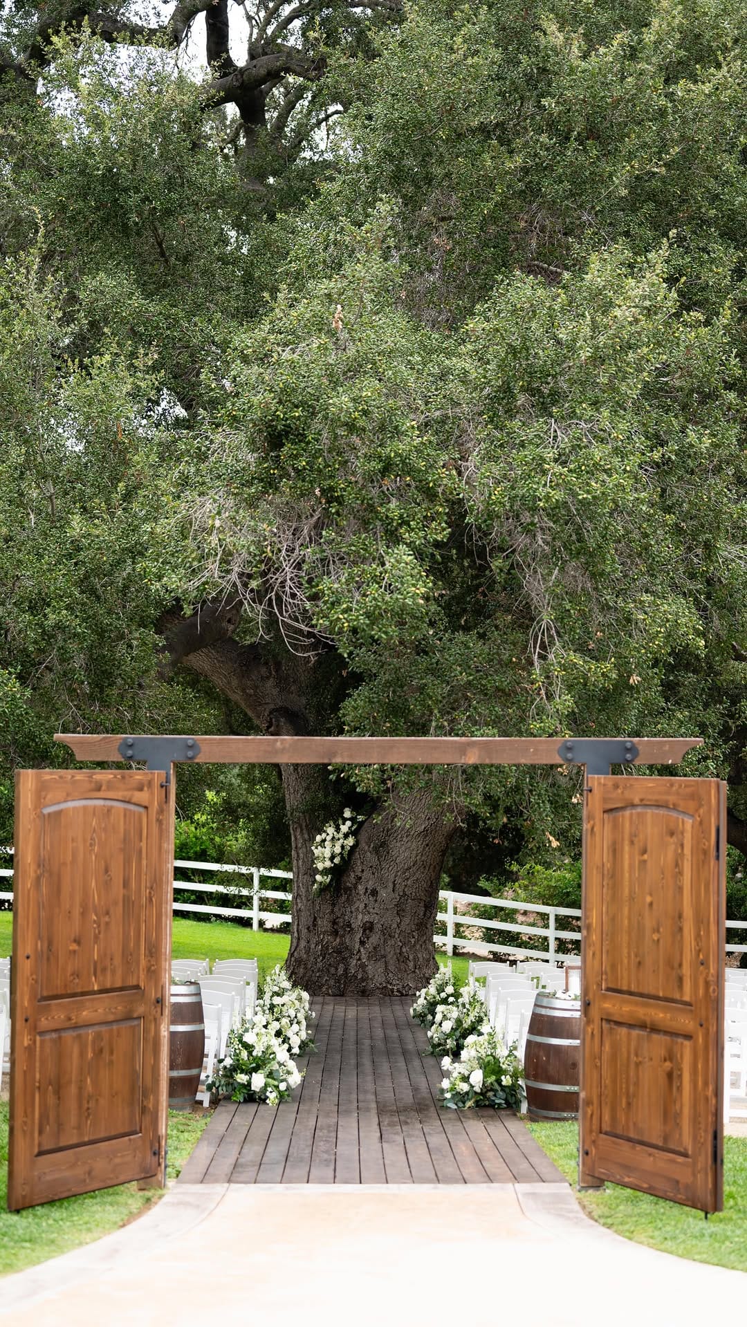 Post 10 by Circle Oak Ranch Weddings on Instagram (video)