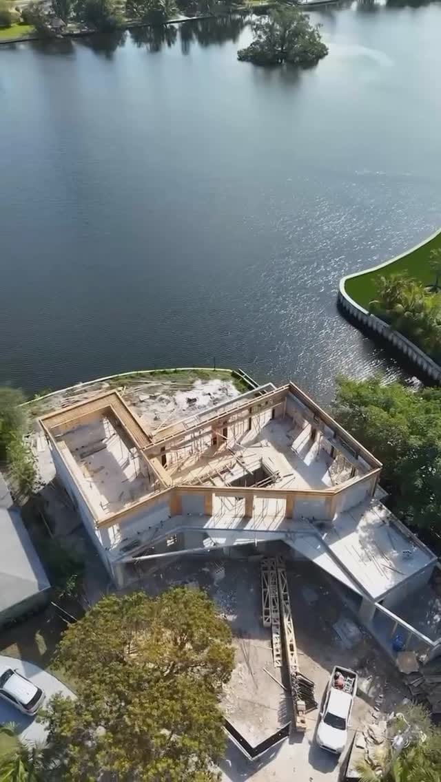 Post 5 by M O R A N  G O Z A L I on Instagram (video)