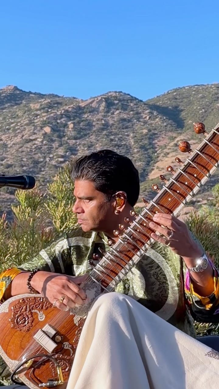 Post 4 by Ronobir Lahiri on Instagram (video)