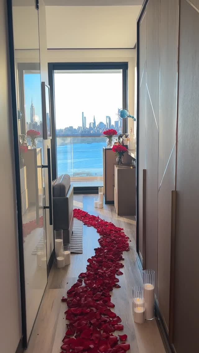 Post 8 by NYC Hotel Room Decorator | Proposals & Events on Instagram (video)