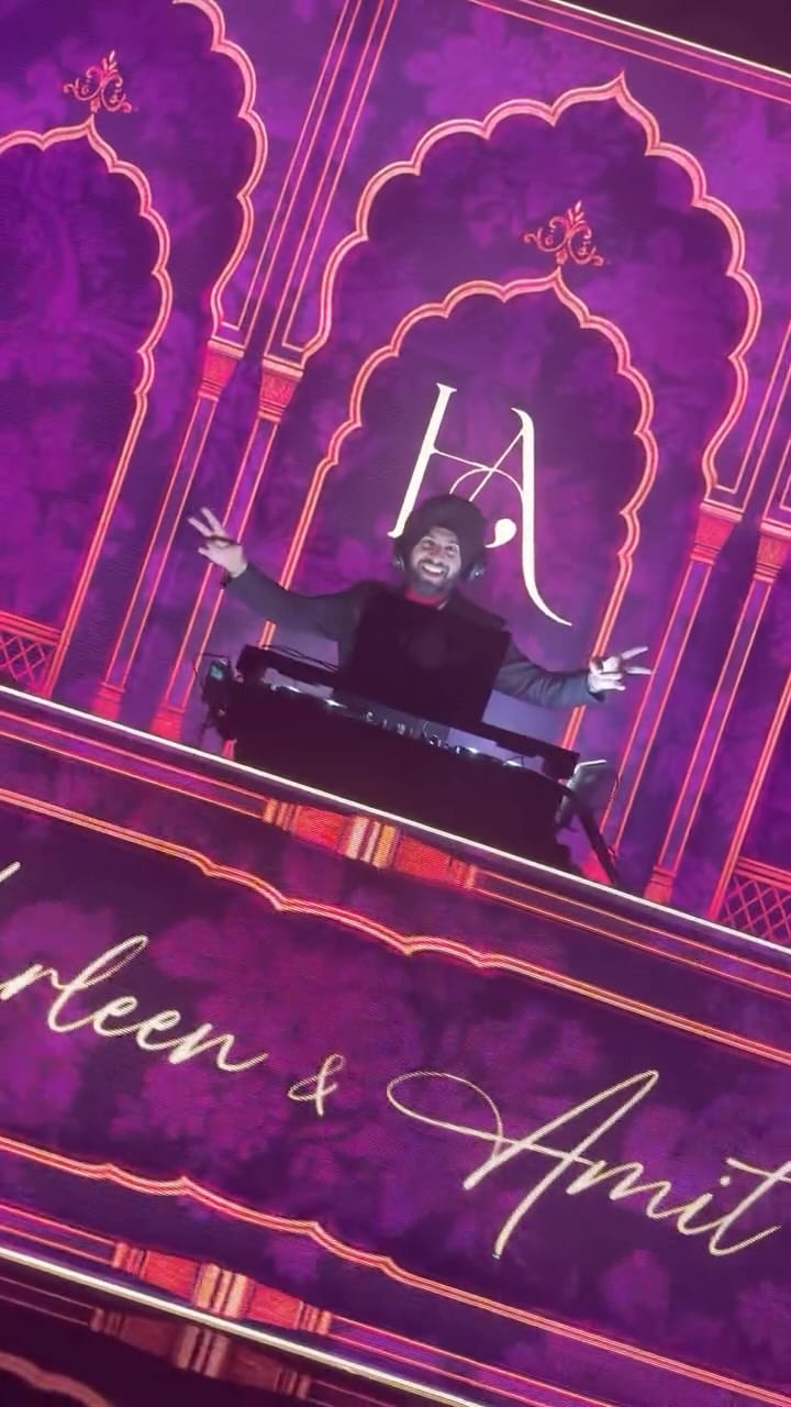 Post 2 by Amrita Jhaveri on Instagram (video)