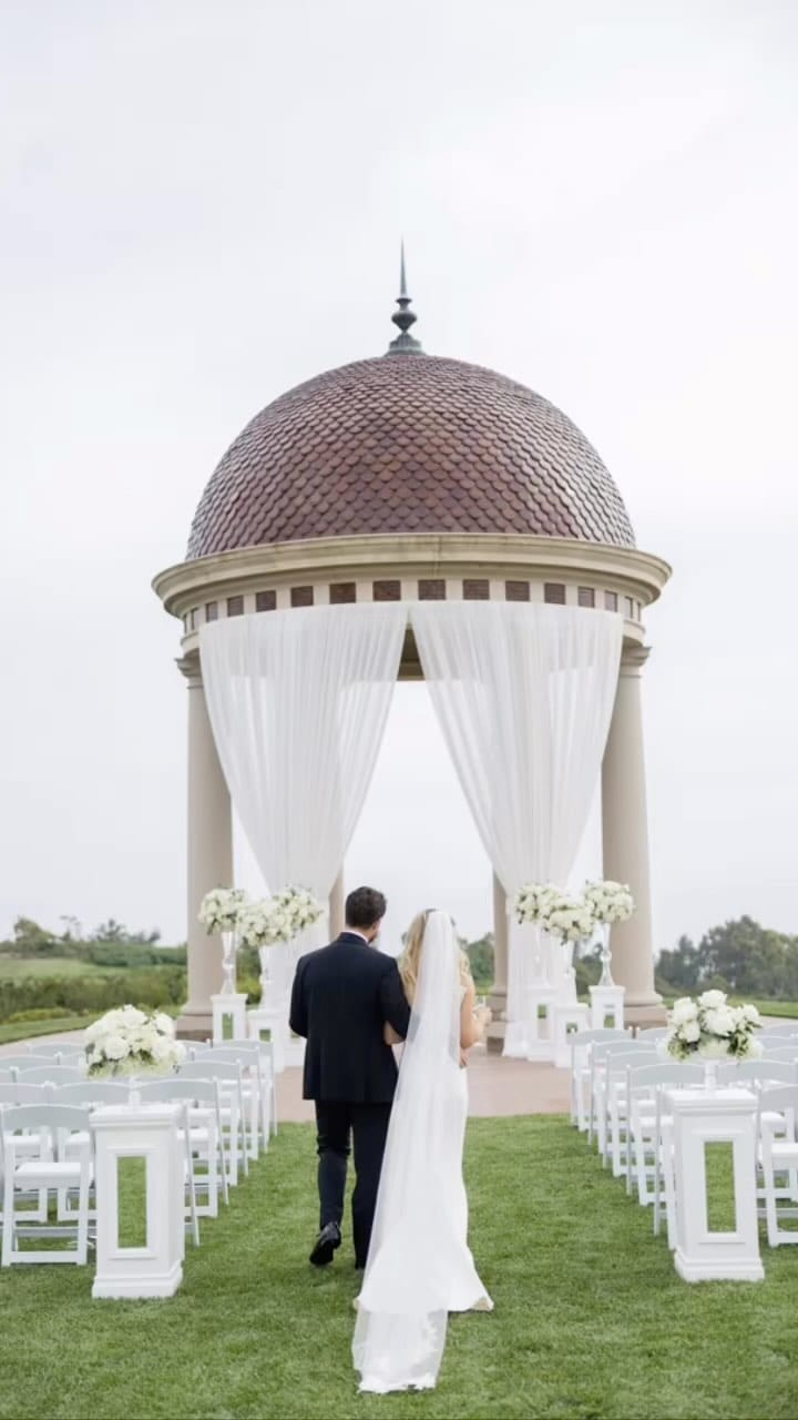Post 10 by Cortney Helaine on Instagram (video)