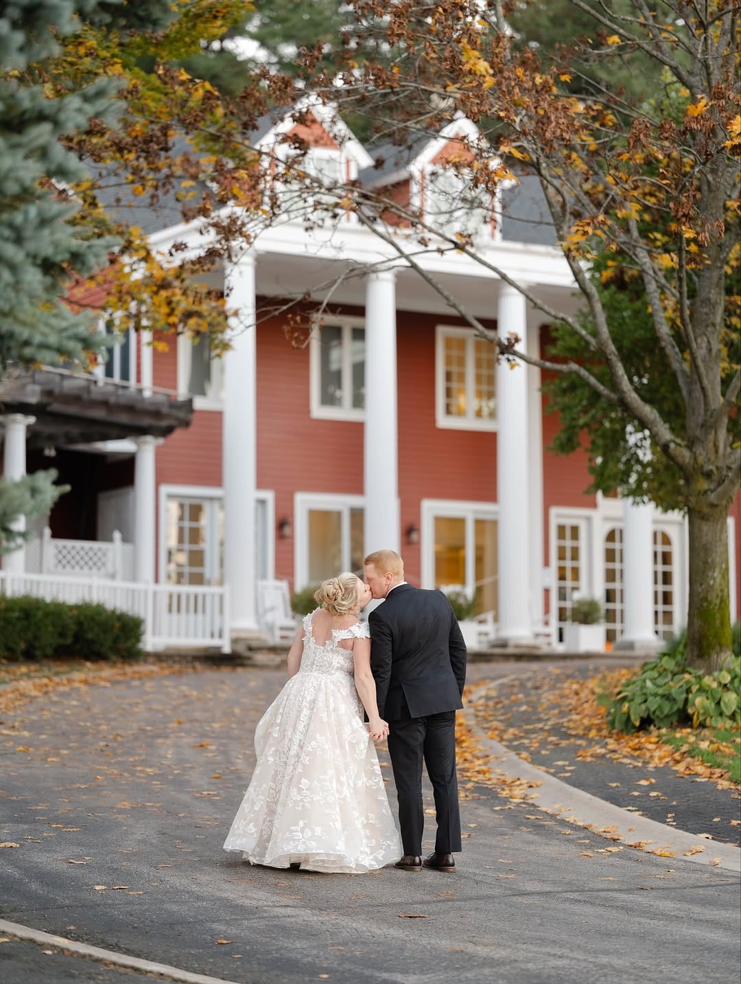 Post 3 by Rachel Burke | Wedding Planner on Instagram (carousel)