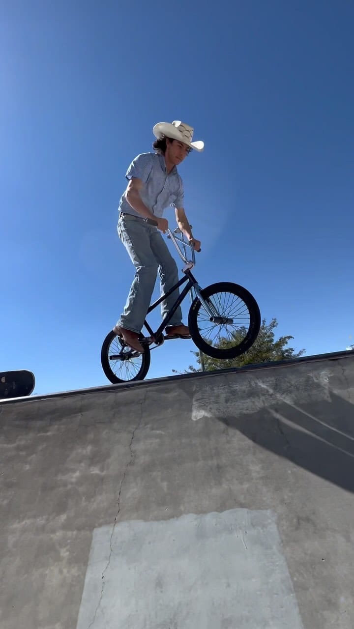 Post 9 by Moses Virgen on Instagram (video)