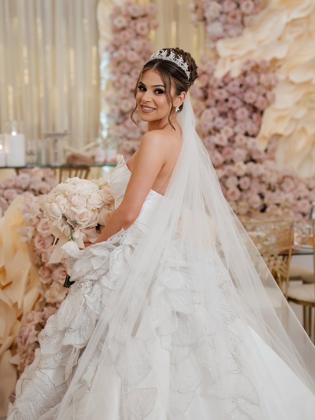 Post 2 by Los Ángeles  | Florist | Planner | Coordinator on Instagram (carousel)