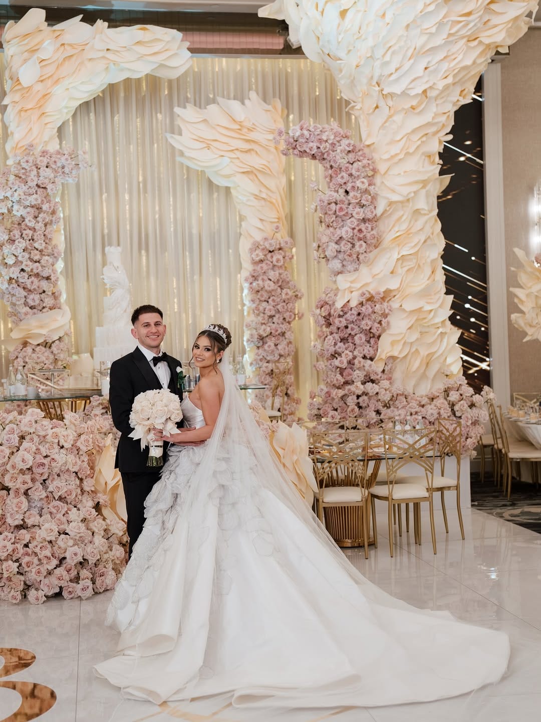 Post 4 by Los Ángeles  | Florist | Planner | Coordinator on Instagram (carousel)