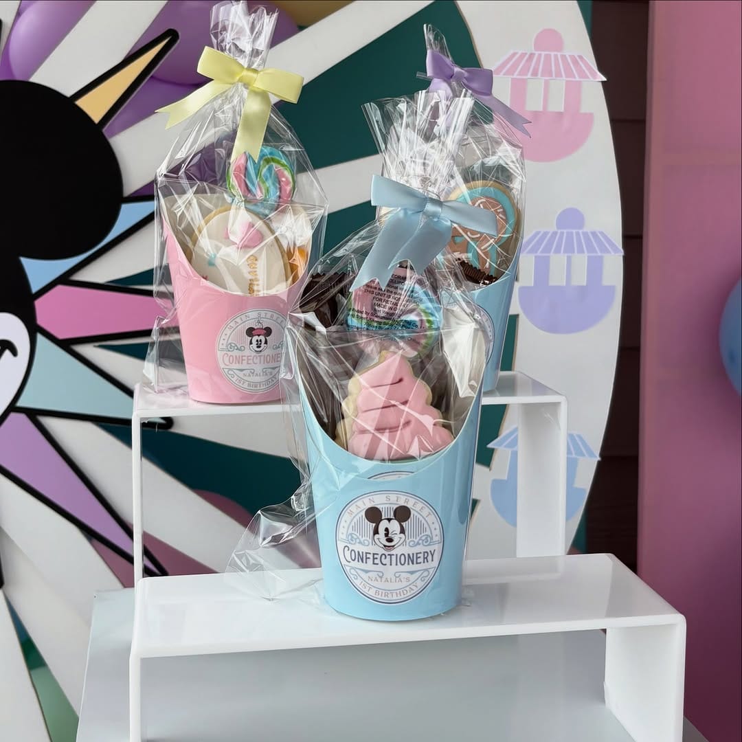 Post 4 by Papeleria Creativa • Gifts • Balloons lover on Instagram (carousel)