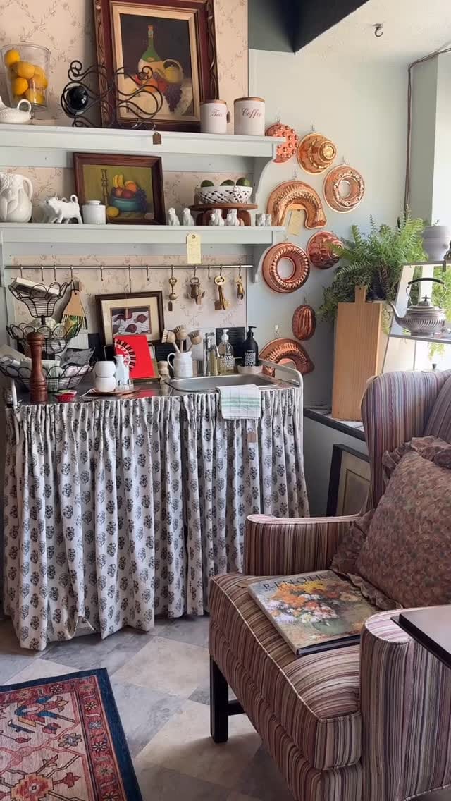 Post 2 by House 15 | Chicago Vintage & Home Decor on Instagram (video)
