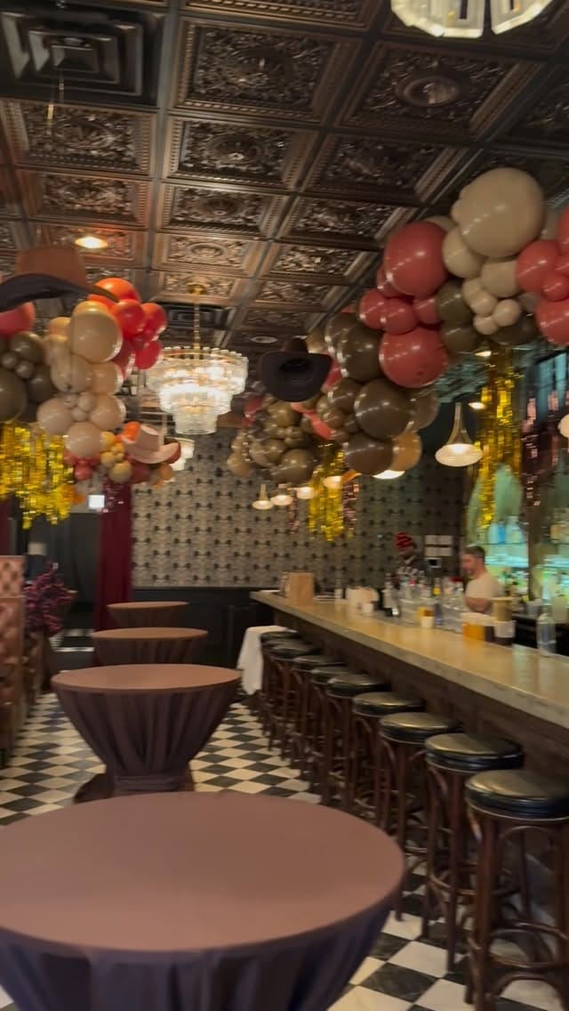 Post 6 by Vanessa | Chicago Balloons on Instagram (video)