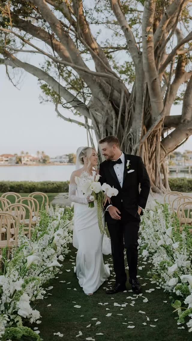 Post 5 by Fabulously Chic Weddings Courtney Gabelbauer on Instagram (video)