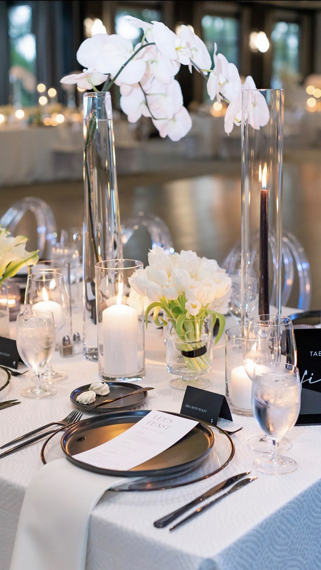 Post 3 by Fabulously Chic Weddings Courtney Gabelbauer on Instagram (video)