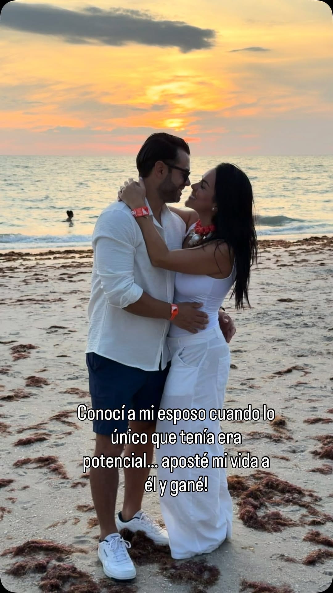 Post 3 by ORIANA REGLA on Instagram (video)