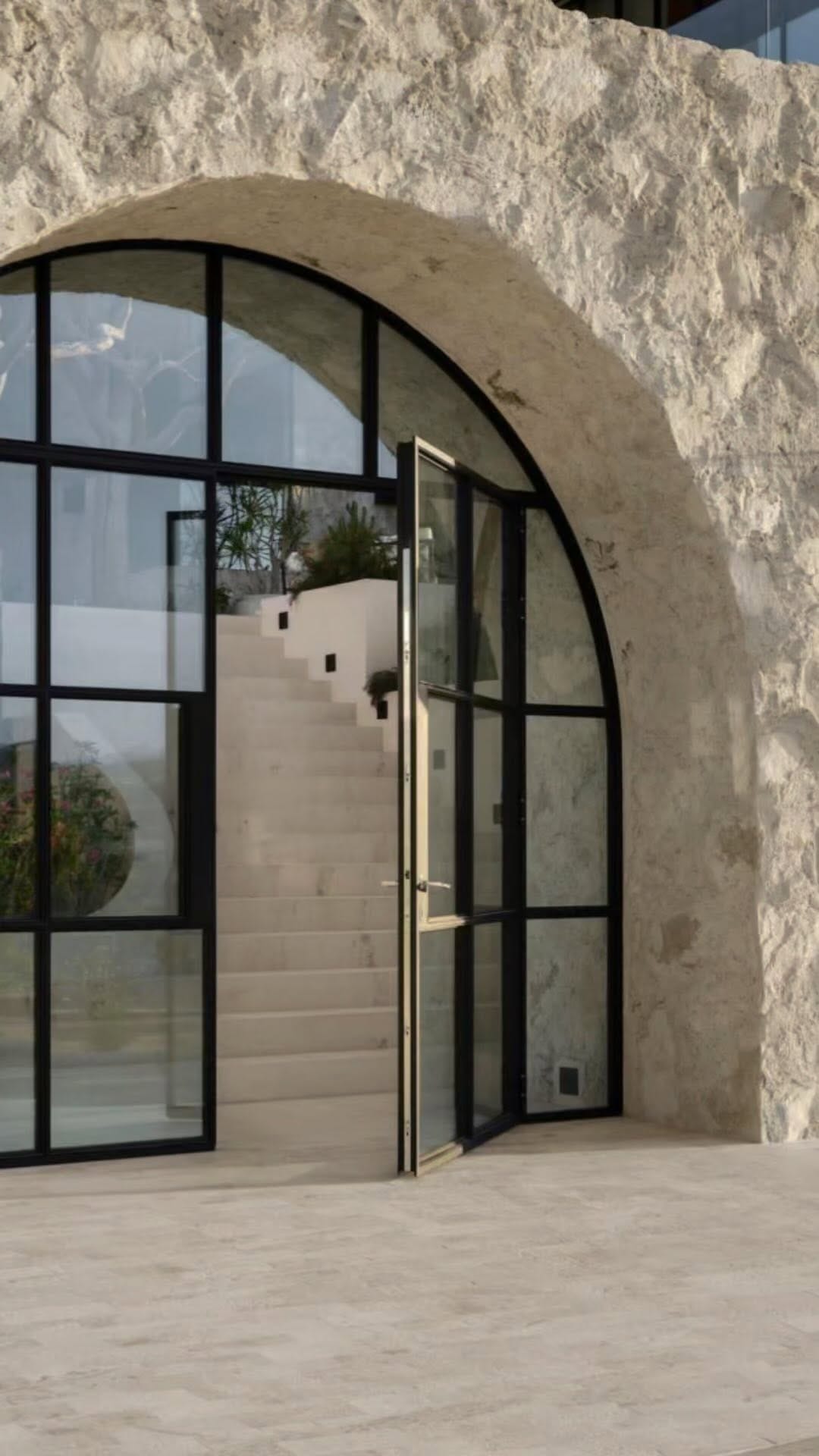Post 10 by 37TH BURLEIGH INTERIOR DESIGN on Instagram (video)