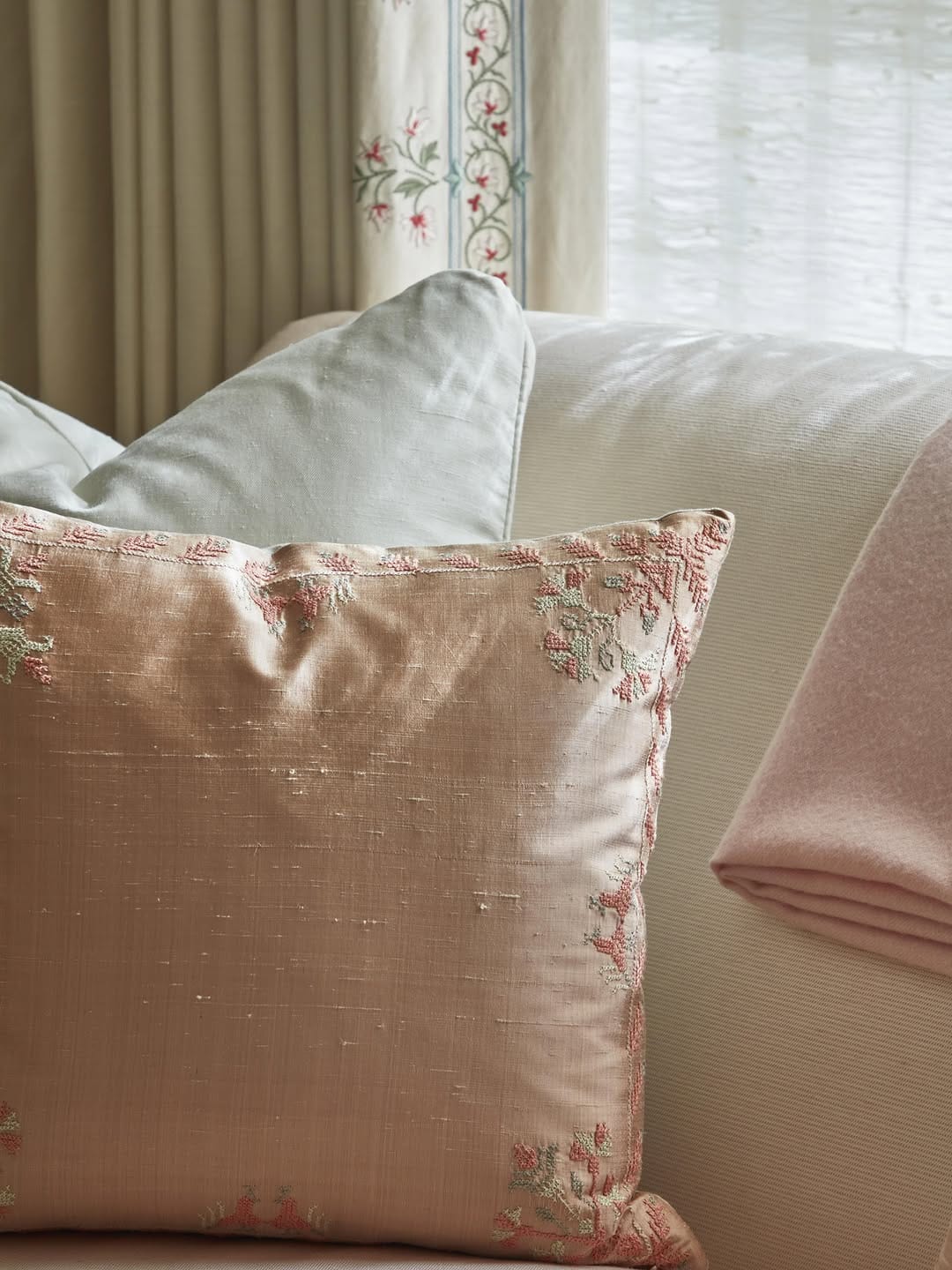 Post 5 by Cathy Kincaid Interiors on Instagram (image)