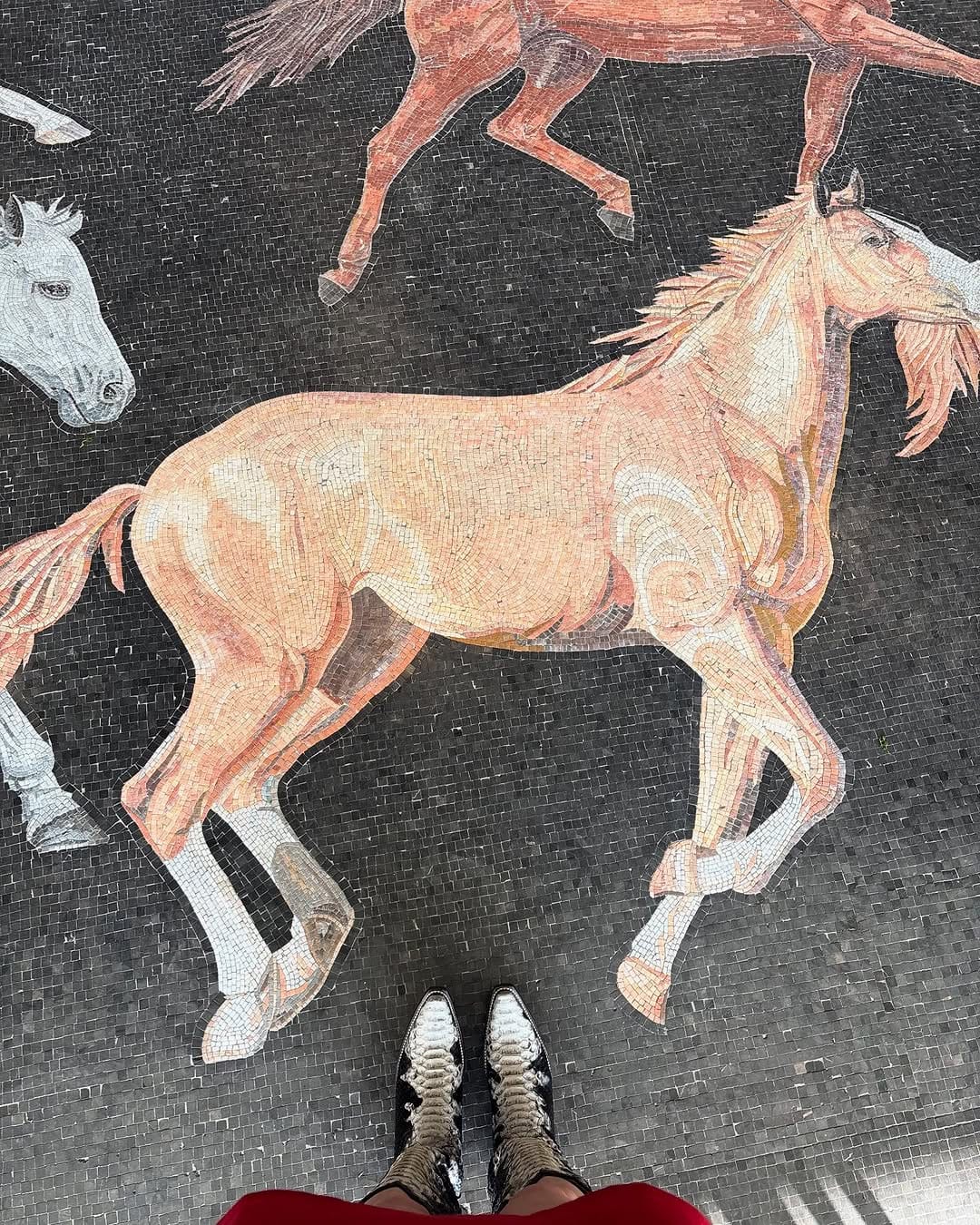 Post 10 by The Heartland Interior Design -Tara Miller on Instagram (carousel)