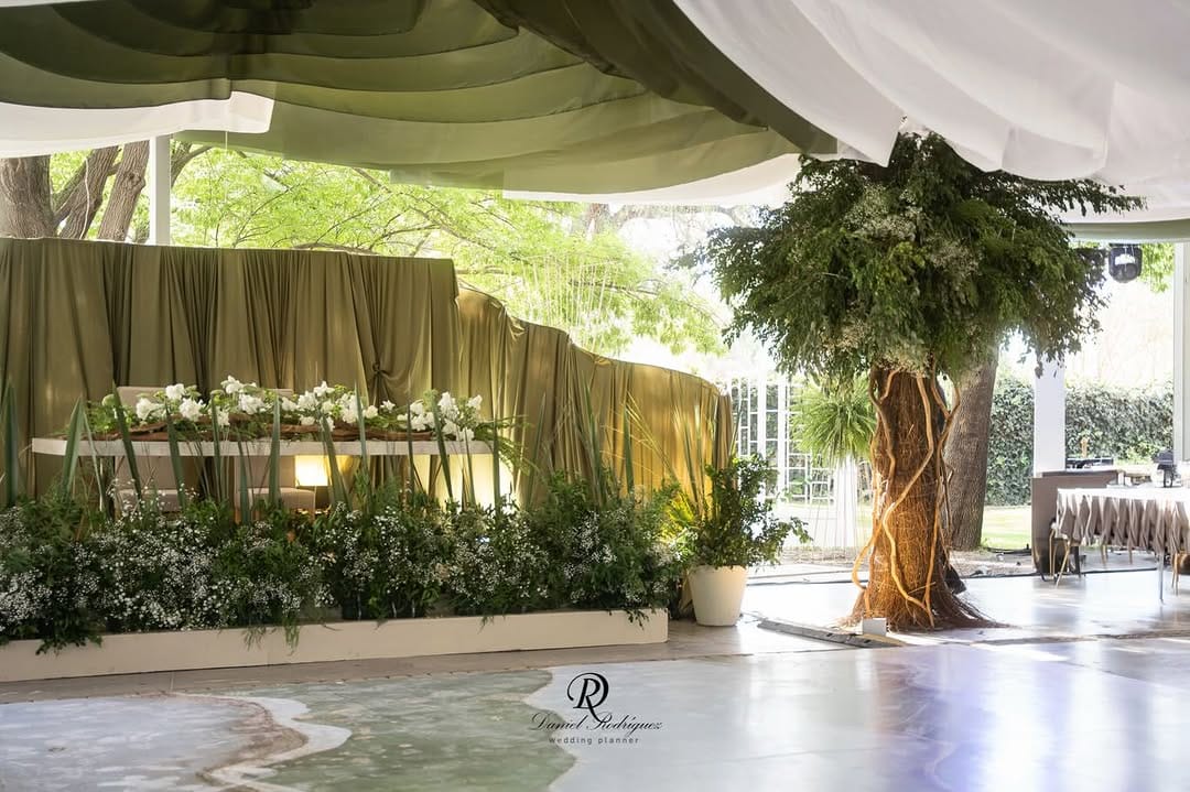 Post 6 by DanielRodriguez | Event Planner on Instagram (carousel)