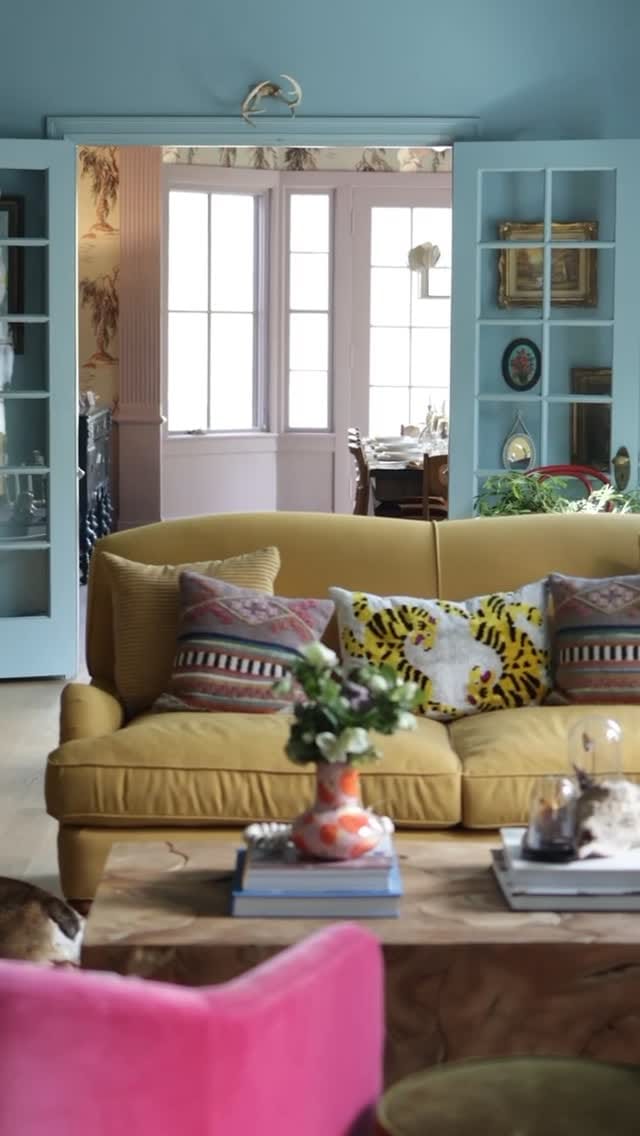 Post 8 by Robin Flaherty & Jess Milburn on Instagram (video)