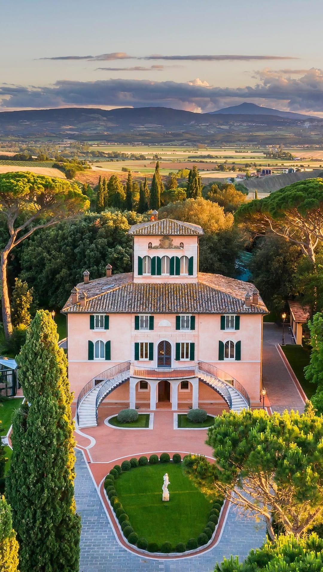Post 6 by LUXURY EVENT&WEDDING PLANNER | ITALY, SPAIN, FRANCE, UAE on Instagram (video)