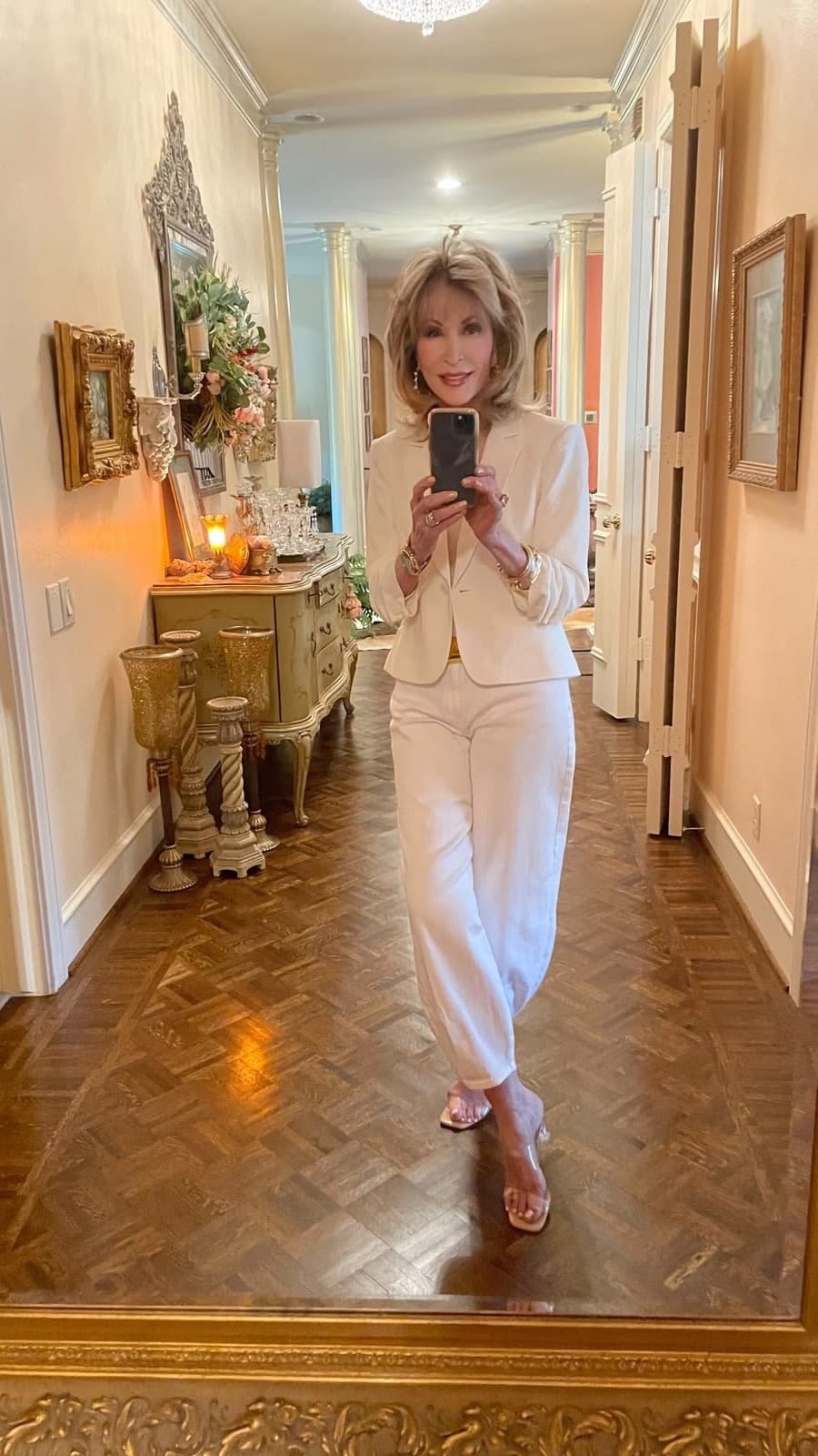 Post 7 by Deborah Levy Designs on Instagram (video)