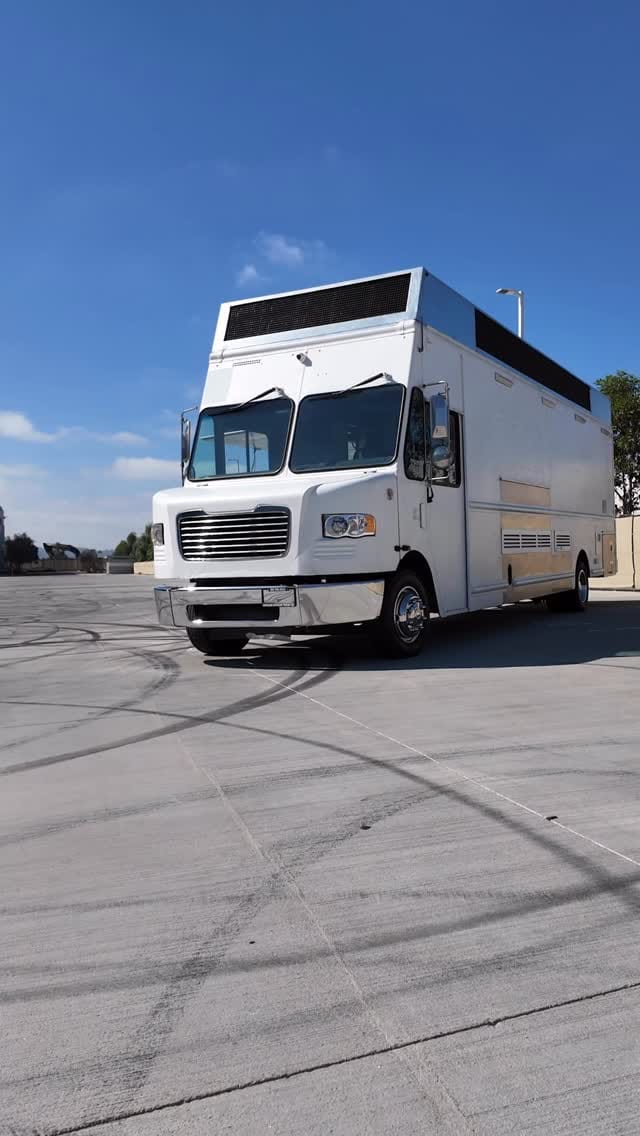 Post 1 by SUPERIOR CATERING TRUCKS ™️ on Instagram (video)