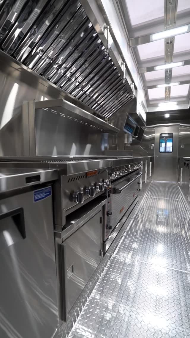 Post 3 by SUPERIOR CATERING TRUCKS ™️ on Instagram (video)